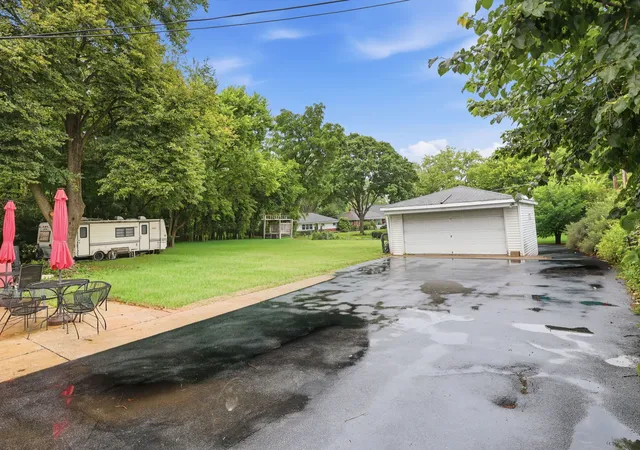 5th image of 608 E Camp Mcdonald Rd, Prospect Heights, IL 60070 | MLS# 12717061