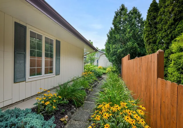 Photo 3 of Sale Pending at 21w621 Buckingham Rd, Glen Ellyn, IL 60137 | MLS# 12717086 | Listing updated on 2026-09-13