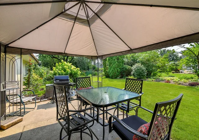 Photo 4 of Sale Pending at 21w621 Buckingham Rd, Glen Ellyn, IL 60137 | MLS# 12717086 | Listing updated on 2026-09-13