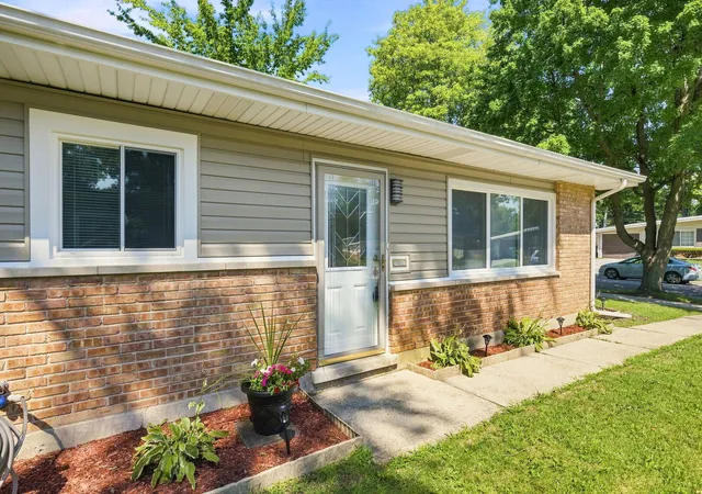 3rd image of 323 Shawnee St, Park Forest, IL 60466 | MLS# 12717094
