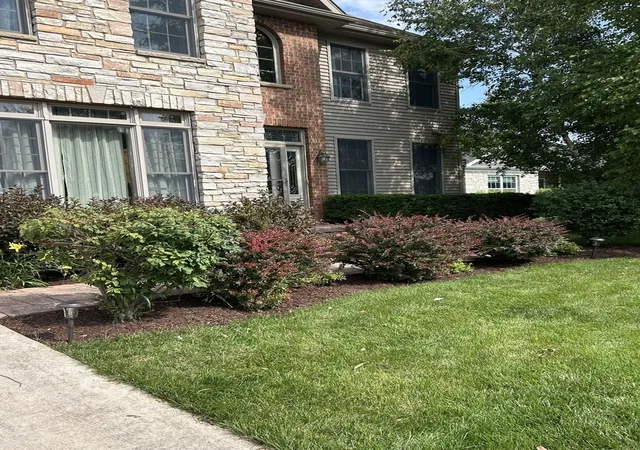 Photo 2 of Single family home for sale at 1910 Parkside Dr, Sycamore, IL 60178 | MLS# 12717112 | Listing updated on 2026-09-08