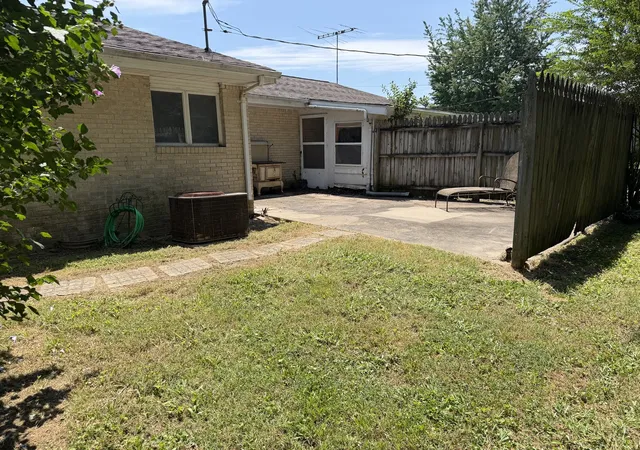 Photo 3 of Single family home for sale at 501 Broadway St, Metropolis, IL 62960 | MLS# 12717122 | Listing updated on 2026-08-31