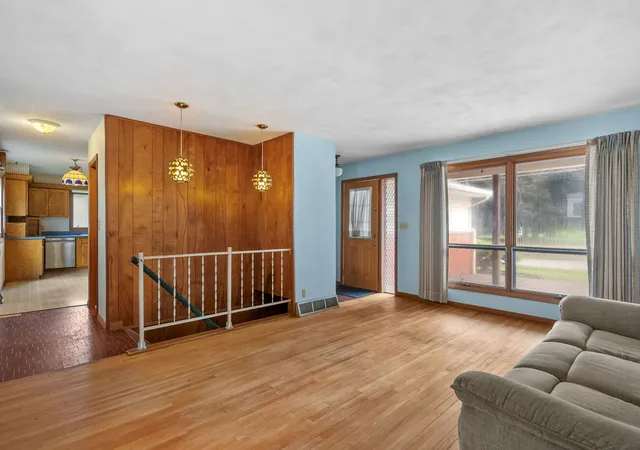 Photo 4 of Sale Pending at 4336 26th Avenue, Moline, IL 61265 | MLS# 12717123 | Listing updated on 2026-09-17