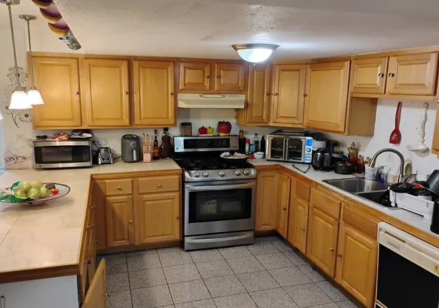 Photo 4 of Single family home for sale at 2515 W Atlantic Ave, Waukegan, IL 60085 | MLS# 12717155 | Listing updated on 2026-09-02