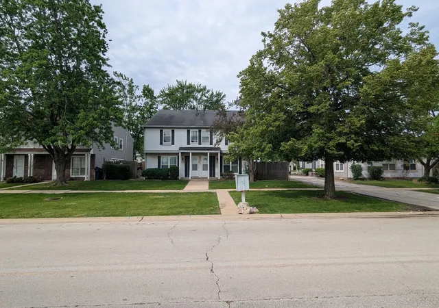 Photo 3 of Townhouse for sale at 130 Central Ave #130, Matteson, IL 60443 | MLS# 12717213 | Listing updated on 2026-10-07