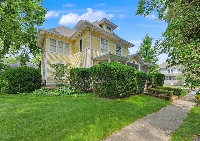 Photo 2 of Single family home for sale at 318 E Main St, Monticello, IL 61856 | MLS# 12717227 | Listing updated on 2026-08-13