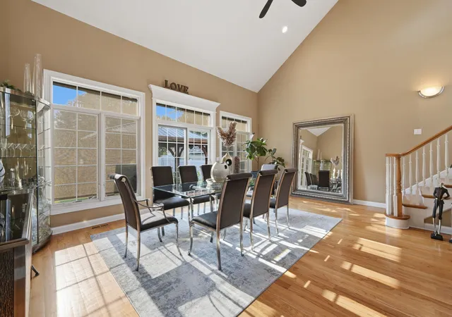 Photo 4 of Single family home for sale at 2272 Eastview Dr, Des Plaines, IL 60016 | MLS# 12717240 | Listing updated on 2026-08-11