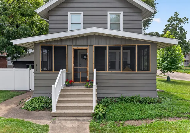 Photo 3 of Single family home for sale at 127 W Moore St, Ottawa, IL 61350 | MLS# 12717278 | Listing updated on 2026-09-24