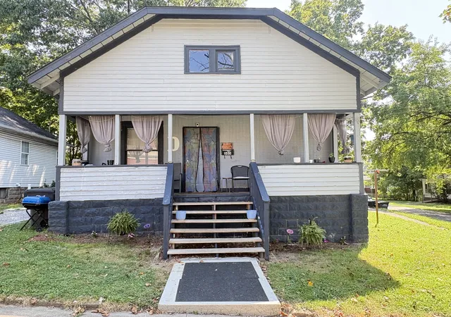 Photo 1 of Sale Pending at 305 S Beveridge St, Carbondale, IL 62901 | MLS# 12717279 | Listing updated on 2026-08-31