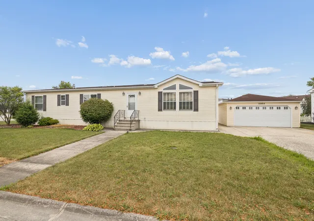 Photo 2 of Manufactured home for sale at 22924 S Pine Valley Dr, Frankfort, IL 60423 | MLS# 12717288 | Listing updated on 2026-08-31