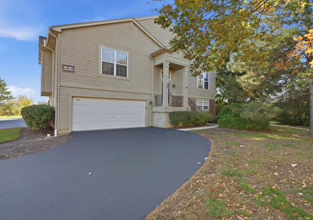 Photo 2 of Townhouse for sale at 961 Ellsworth Dr #2, Grayslake, IL 60030 | MLS# 12717293 | Listing updated on 2026-10-22