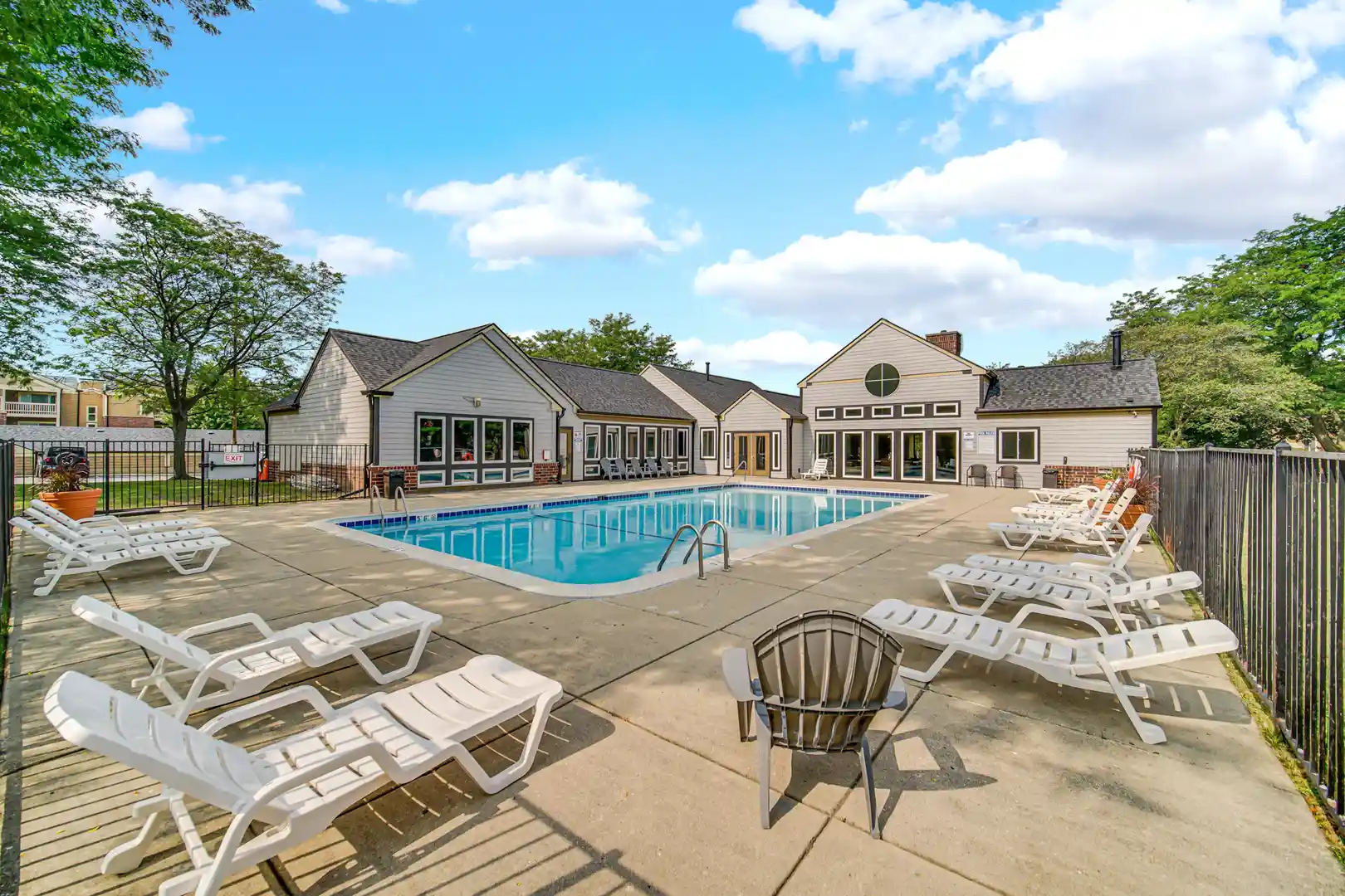Listing Photo 2 - Condo for sale in 213 Glengarry Dr located at 213 Glengarry Dr, Bloomingdale, IL 60108 - Unit #211