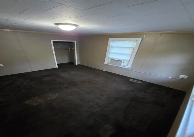 Photo 4 of Sale Pending at 803 N Allyn St, Carbondale, IL 62901 | MLS# 12717342 | Listing updated on 2026-10-01