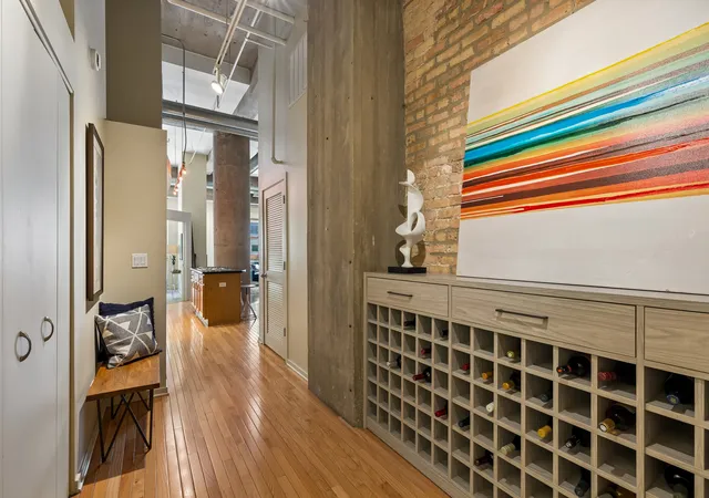 Listing Photo 3 - Condo for sale in building located at 360 W Illinois St, Chicago, IL 60654 - Unit #1F