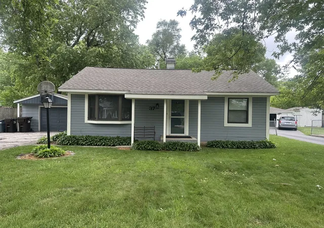 Photo 21 of Single family home for sale at 37 S Heather Dr, Crystal Lake, IL 60014 | MLS# 12717375 | Listing updated on 2026-09-13