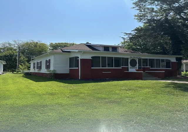 Photo 2 of Sale Pending at 224 Division St S, Duquoin, IL 62832 | MLS# 12717391 | Listing updated on 2026-08-30