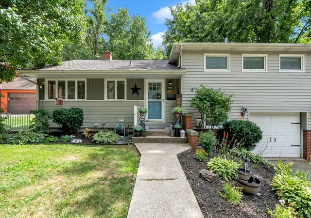 Photo 4 of Single family home for sale at 2720 31st Avenue, Rock Island, IL 61201 | MLS# 12717408 | Listing updated on 2026-09-30