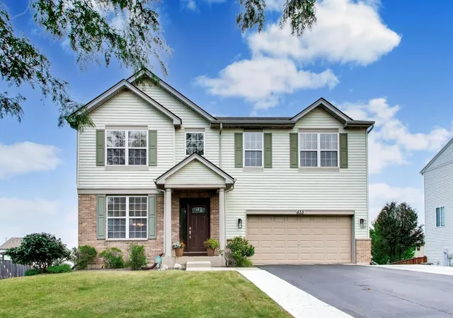 Photo 1 of Sale Pending at 833 Briarcliff Dr, Minooka, IL 60447 | MLS# 12717413 | Listing updated on 2026-09-05