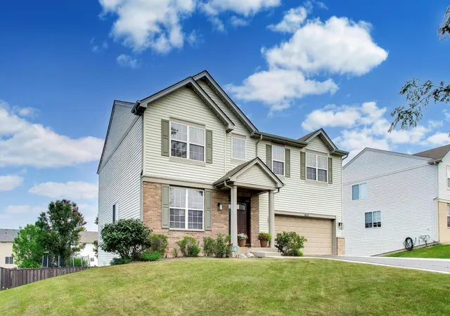 Photo 2 of Sale Pending at 833 Briarcliff Dr, Minooka, IL 60447 | MLS# 12717413 | Listing updated on 2026-09-05