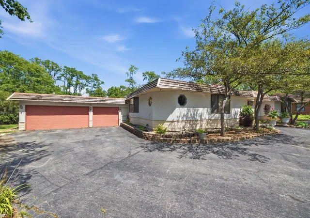 Photo 3 of Single family home for sale at 90 Graymoor Ln, Olympia Fields, IL 60461 | MLS# 12717437 | Listing updated on 2026-09-23