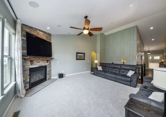 Photo 4 of Single family home for sale at 3529 Gallant Fox Dr, Elgin, IL 60124 | MLS# 12717469 | Listing updated on 2026-08-10