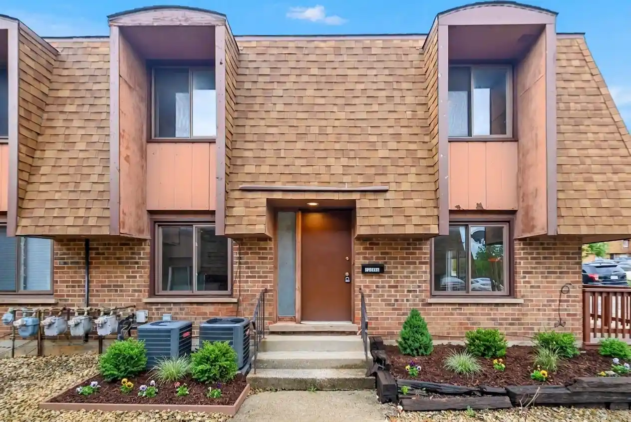 Listing Photo 1 - Condo for sale in 12752 Kenneth Ave located at 12752 Kenneth Ave, Alsip, IL 60803 - Unit 12752 Kenneth Ave