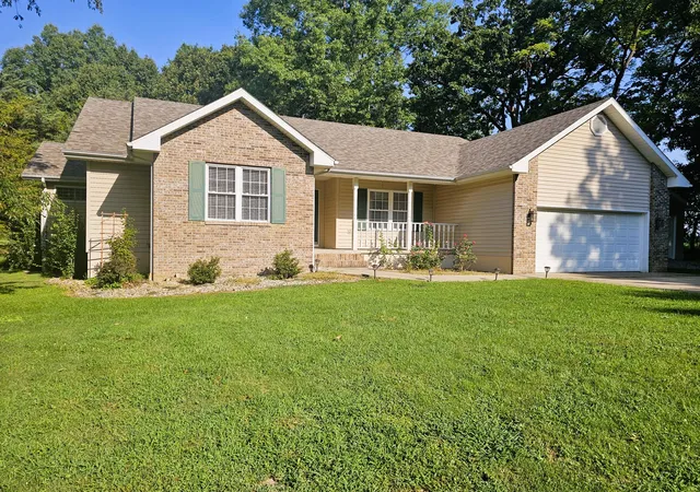 Photo 1 of Single family home for sale at 14687 N Lost Lake Ln, Mt Vernon, IL 62864 | MLS# 12717495 | Listing updated on 2026-10-02