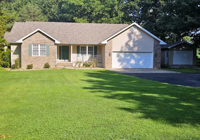 Photo 4 of Single family home for sale at 14687 N Lost Lake Ln, Mt Vernon, IL 62864 | MLS# 12717495 | Listing updated on 2026-10-02