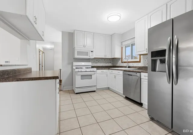Photo 2 of Single family home for sale at 5185 Greentree Rd, Oak Forest, IL 60452 | MLS# 12717520 | Listing updated on 2026-10-29