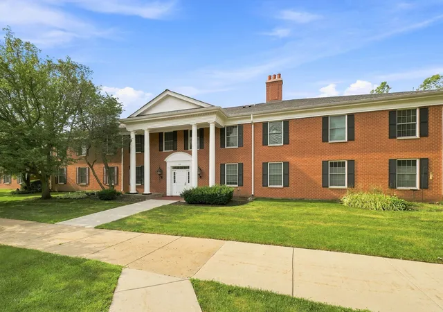 Photo 2 of Condo for sale at 540 Devonshire Ln #7, Crystal Lake, IL 60014 | MLS# 12717564 | Listing updated on 2026-09-15