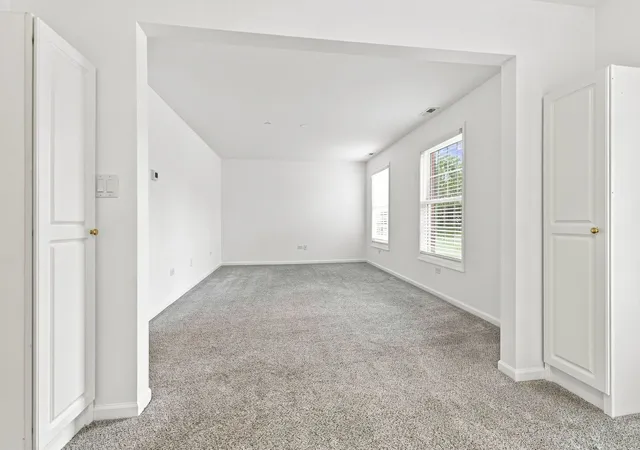 Listing Photo 5 - Condo for sale in building located at 540 Devonshire Ln, Crystal Lake, IL 60014 - Unit #7