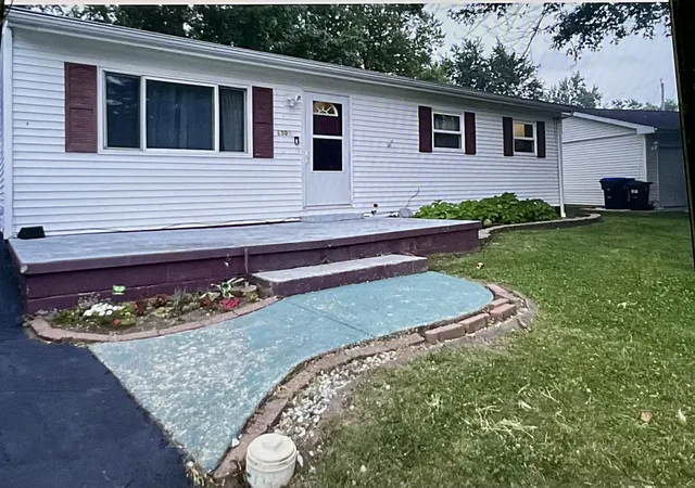 1st image of 1305 Glenwood Rd, Bloomington, IL 61704 | MLS# 12717570