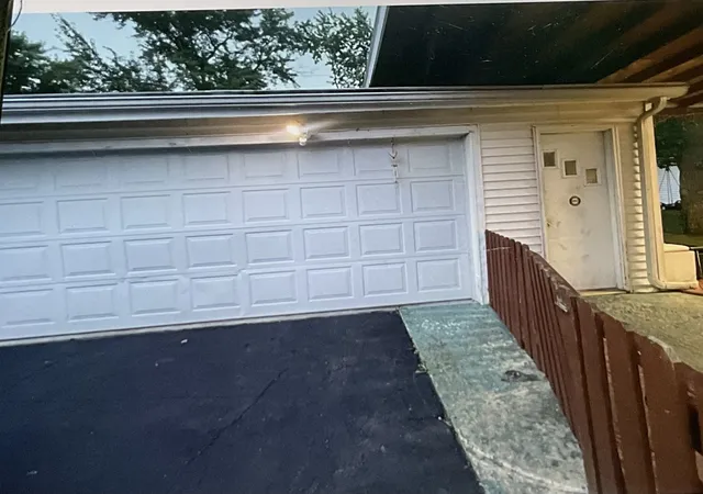 2nd image of 1305 Glenwood Rd, Bloomington, IL 61704 | MLS# 12717570