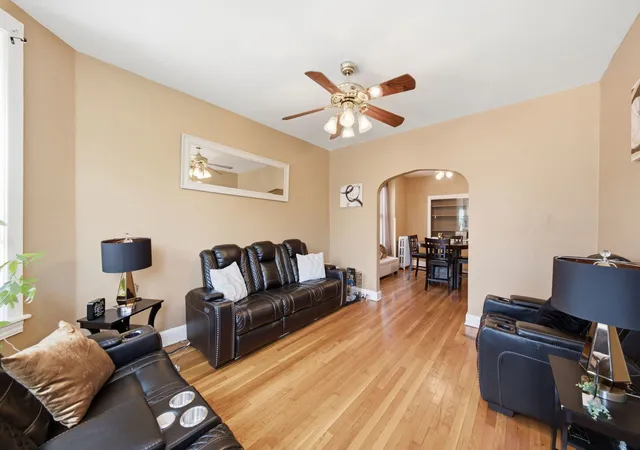 Listing Photo 4 - Condo for sale in building located at 5215 W Van Buren St, Chicago, IL 60644