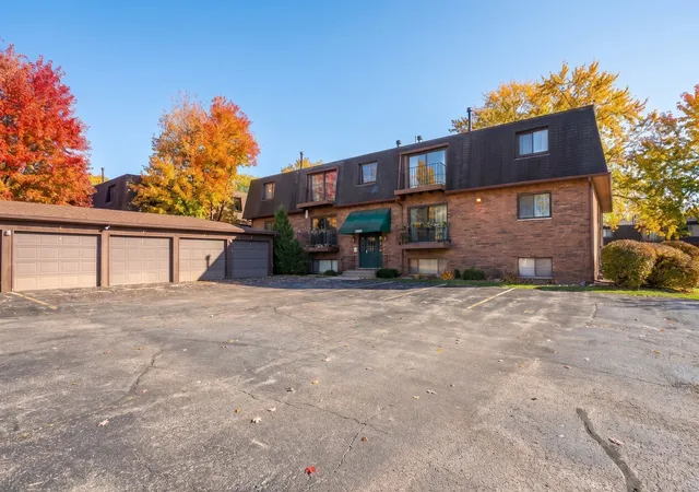 Photo 3 of Condo for sale at 2501 26th Court Ave #1J, Rock Island, IL 61201 | MLS# 12717618 | Listing updated on 2026-10-23