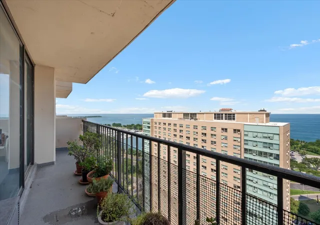 2nd image of 3150 N Sheridan Rd, Chicago, IL 60657