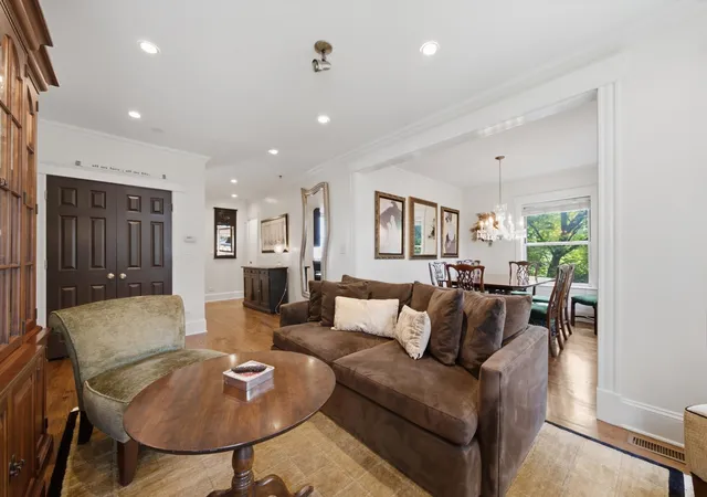 Listing Photo 5 - Condo for sale in building located at 2583 W Montrose Ave, Chicago, IL 60618 - Unit #1