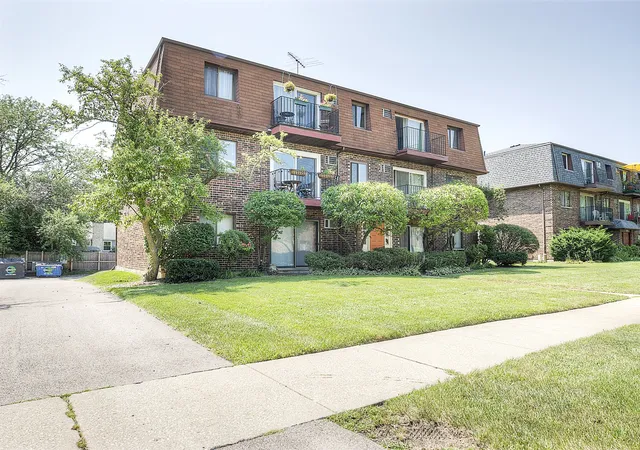 Photo 2 of Condo for sale at 1212 Whispering Hills Ct #3B, Naperville, IL 60540 | MLS# 12717762 | Listing updated on 2026-09-08