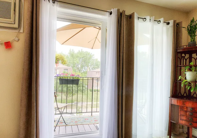 Listing Photo 4 - Condo for sale in building located at 1212 Whispering Hls Ct, Naperville, IL 60540 - Unit #3B