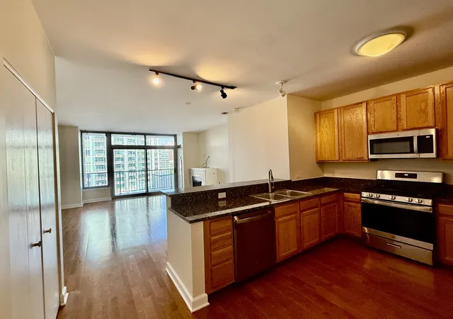 Photo 2 of Condo for sale at 1600 S Prairie Ave #1006, Chicago, IL 60616 | MLS# 12717793 | Listing updated on 2026-09-23