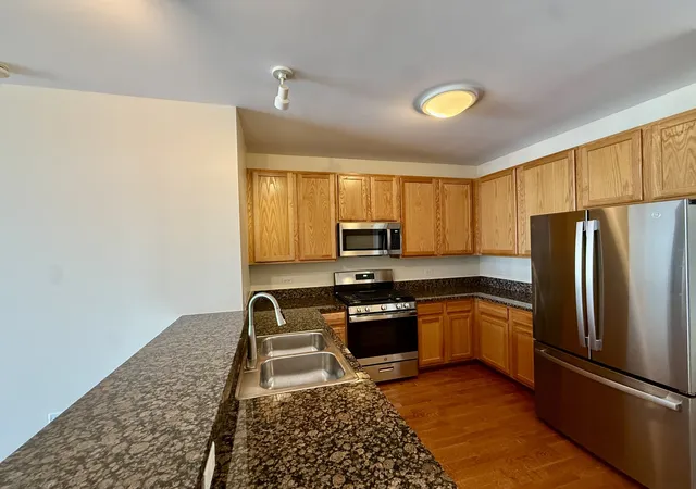 Photo 3 of Condo for sale at 1600 S Prairie Ave #1006, Chicago, IL 60616 | MLS# 12717793 | Listing updated on 2026-09-23