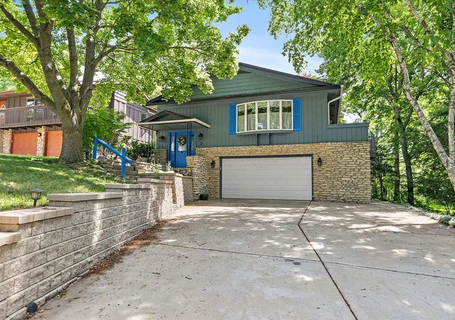 Photo 2 of Single family home for sale at 2 Summit Ave, East Dundee, IL 60118 | MLS# 12717810 | Listing updated on 2026-09-12