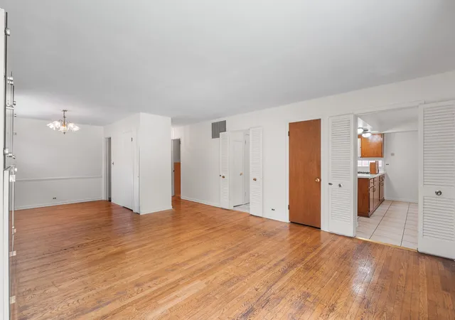 4th image of 6209 N Caldwell Ave, Chicago, IL 60646 | MLS# 12717852