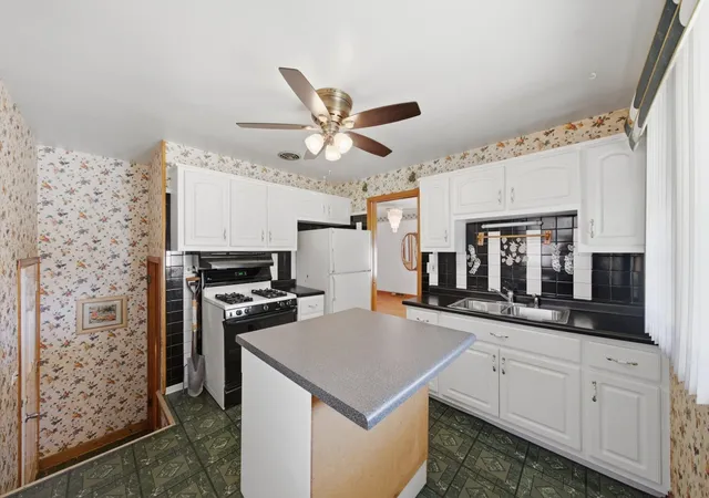 2nd image of 624 Marshall Ave, Bellwood, IL 60104 | MLS# 12717892