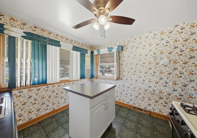 4th image of 624 Marshall Ave, Bellwood, IL 60104 | MLS# 12717892