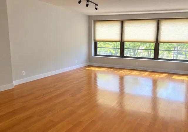 Photo 2 of Townhouse for sale at 5050 S E End Ave #2A, Chicago, IL 60615 | MLS# 12717952 | Listing updated on 2026-10-22