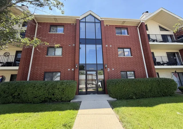 Condo for sale at 18206 Rita Rd #3D, Tinley Park, IL 60477 | MLS# 12718008