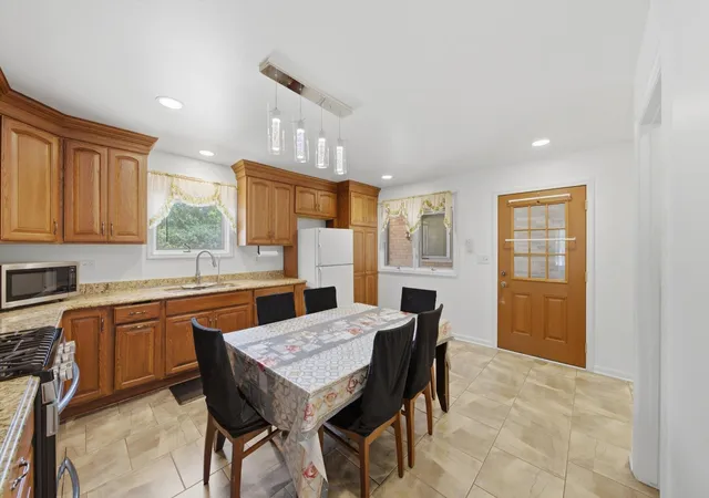 Photo 2 of Single family home for sale at 15w425 Victory Pkwy, Elmhurst, IL 60126 | MLS# 12718035 | Listing updated on 2026-08-03