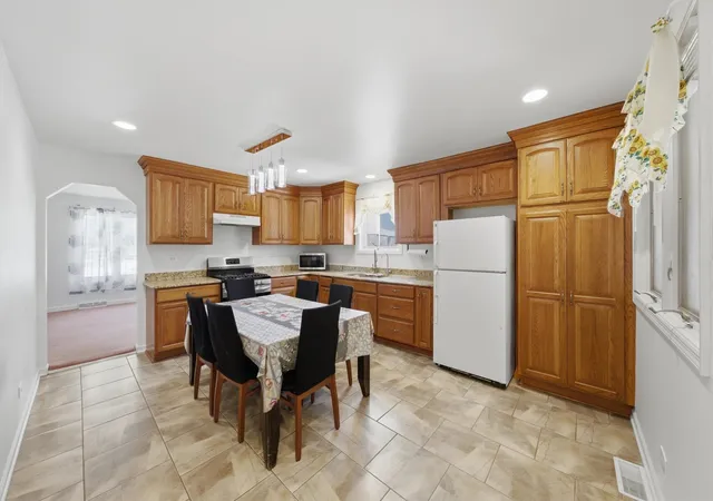 Photo 3 of Single family home for sale at 15w425 Victory Pkwy, Elmhurst, IL 60126 | MLS# 12718035 | Listing updated on 2026-08-03