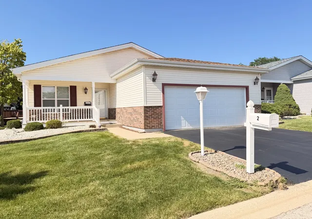 Photo 2 of Single family home for sale at 2 Suffolk Way, Grayslake, IL 60030 | MLS# 12718045 | Listing updated on 2026-09-13